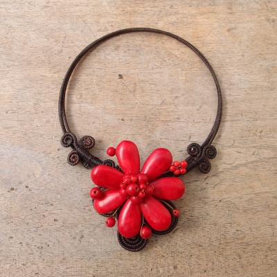 Collier ras de cou grosse fleur rouge